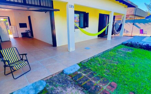 Casa na Praia Real com 3 dormitórios